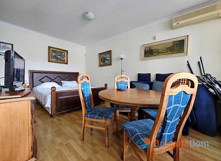 Großes Studio-Apartment in einem Komplex mit ausgezeichneter Lage. Foto 8