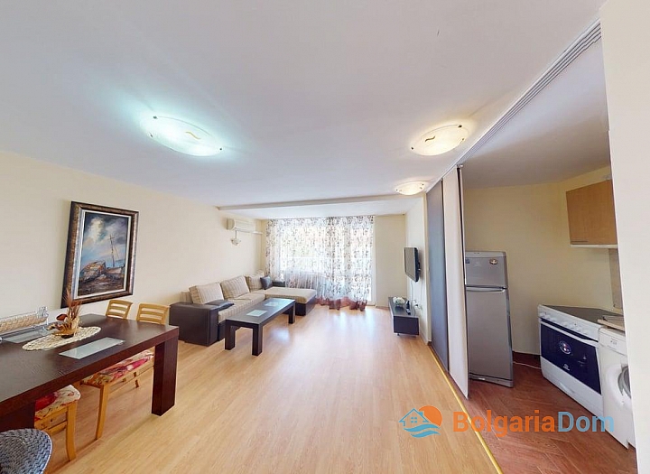 Large three-room apartment in a good complex. Photo 1