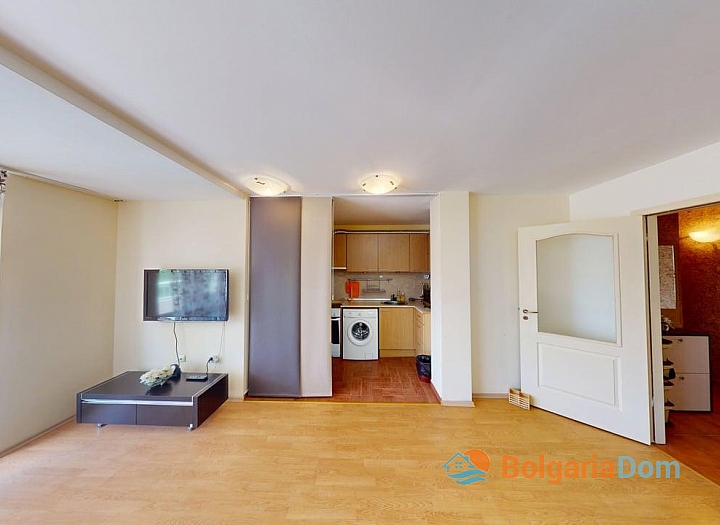 Large three-room apartment in a good complex. Photo 12