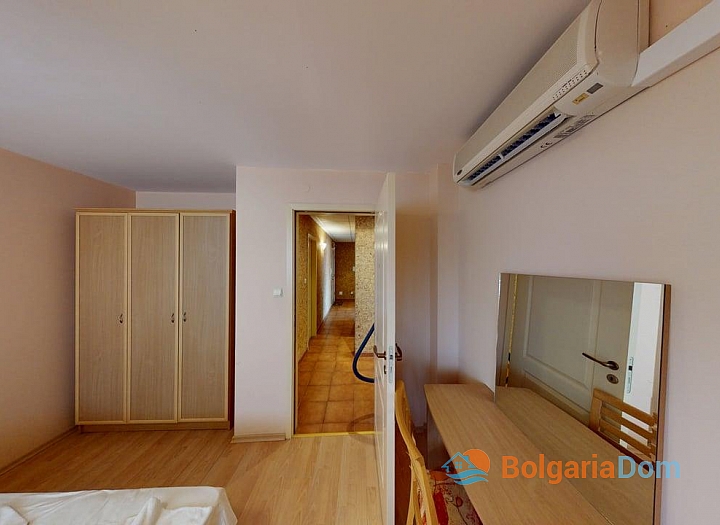 Large three-room apartment in a good complex. Photo 16
