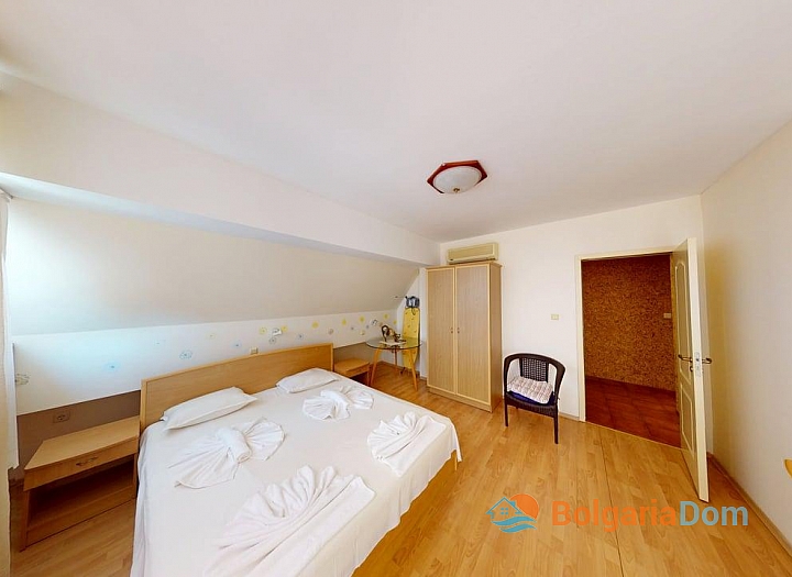 Large three-room apartment in a good complex. Photo 2