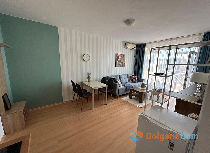 Schöne Wohnung in einer großen Anlage. Foto 19