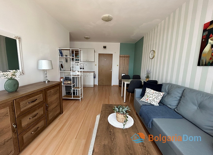 Schöne Wohnung in einer großen Anlage. Foto 8