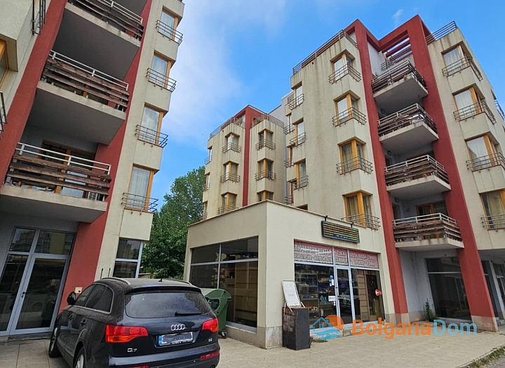 Apartmány bez poplatku za údržbu v komplexu Tria Apartments. Foto 1