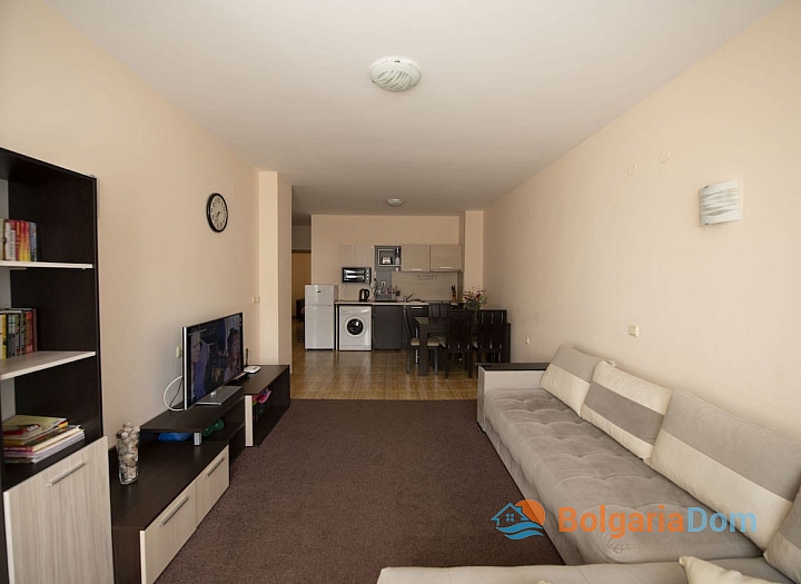 Spacious apartment in Saint Vlas with a low maintenance fee. Photo 6