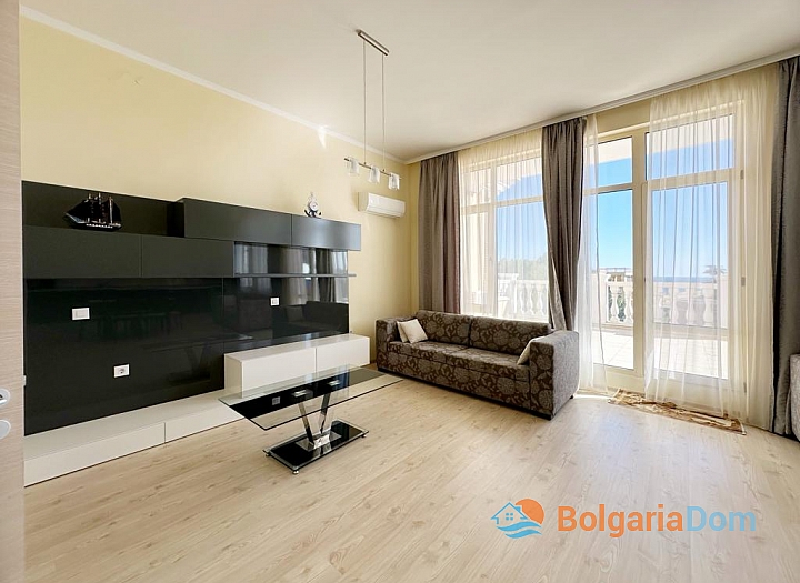 Luxusní apartmán 100 metrů od pláže v krásné budově. Foto 27