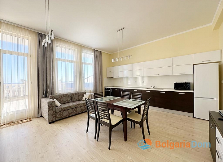 Luxusní apartmán 100 metrů od pláže v krásné budově. Foto 25