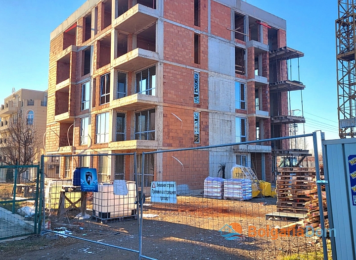 Apartments with parking spaces in a building under construction in Nessebar. Photo 6