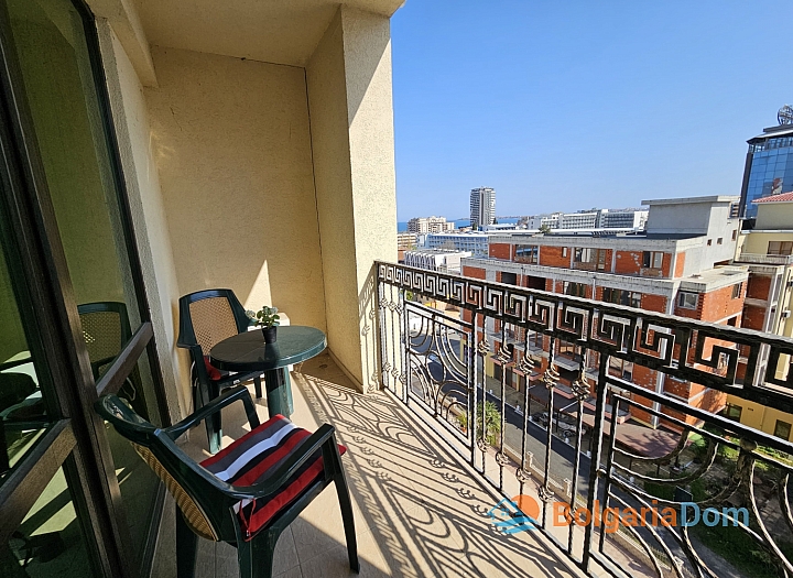 Prostorný apartmán s výhledem na moře a skvělou polohou. Foto 19