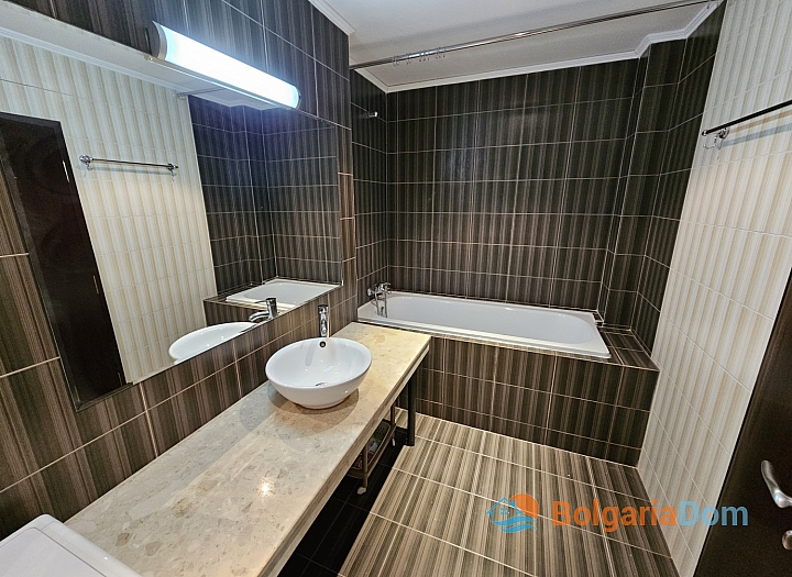 Prostorný apartmán s výhledem na moře a skvělou polohou. Foto 11