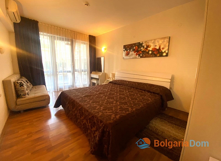 Cozy two-room apartment 100 meters from the sea. Photo 5