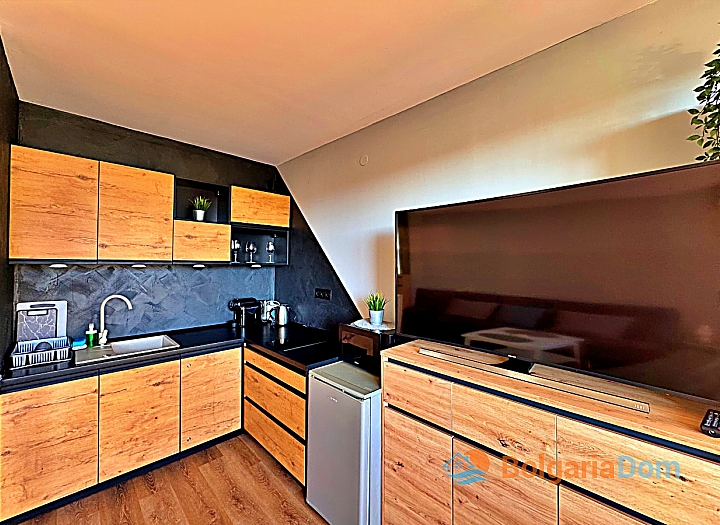 Prostorné studio ve velkém komplexu. Foto 10