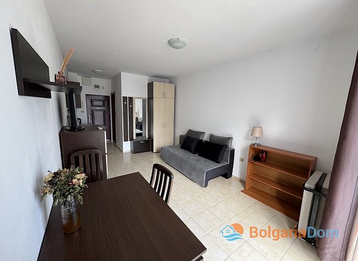 Apartment mit Poolblick in einer Wohnanlage. Foto 7