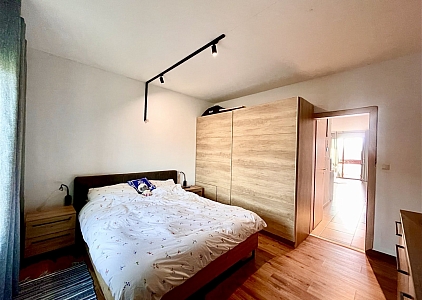 Geräumige Wohnung mit neuen Möbeln in einem Familienkomplex in der Gegend von Kosharitsa. Foto 27