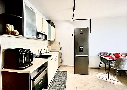 Geräumige Wohnung mit neuen Möbeln in einem Familienkomplex in der Gegend von Kosharitsa. Foto 22