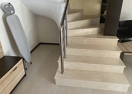 Modernes Haus im Wohnkomplex. Foto 10