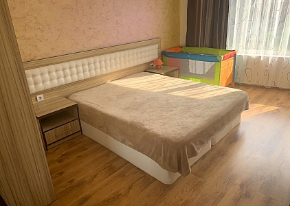 Modernes Haus im Wohnkomplex. Foto 11