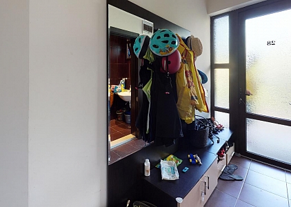 Двухэтажный таунхаус с двориком рядом с Солнечным Берегом. Фото 19