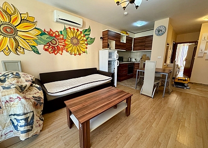 Zweizimmerwohnung in einem SPA-Komplex mit Meerblick. Foto 2