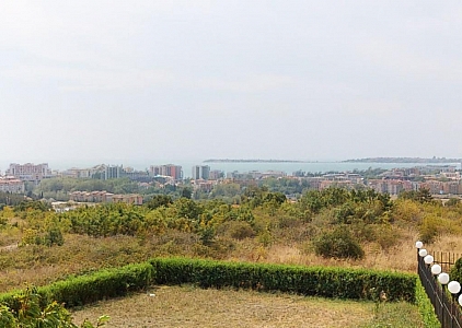 Двухэтажный таунхаус с двориком рядом с Солнечным Берегом. Фото 24