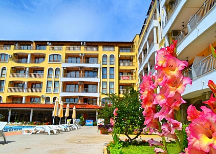 Трехкомнатная квартира в комплексе Роял Дримс, Солнечный Берег. Фото 1