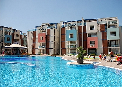 Трехкомнатный апартамент в комплексе Sun City 1. Foto 1