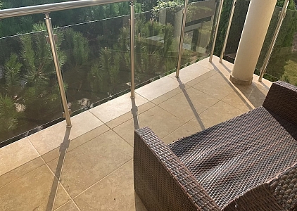 Modernes Haus im Wohnkomplex. Foto 18