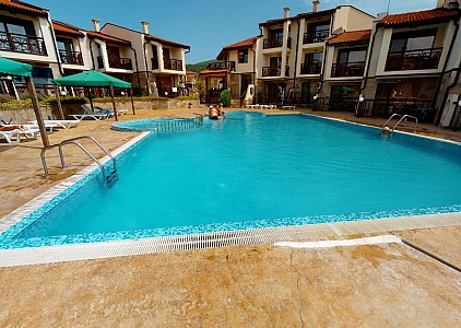 Двухэтажный таунхаус с двориком рядом с Солнечным Берегом. Фото 26