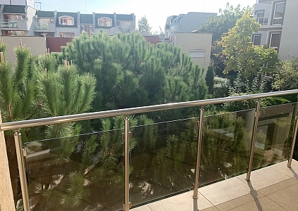 Modernes Haus im Wohnkomplex. Foto 19