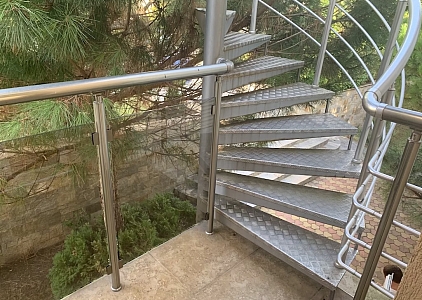 Modernes Haus im Wohnkomplex. Foto 23