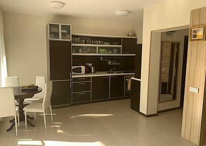 Modernes Haus im Wohnkomplex. Foto 2