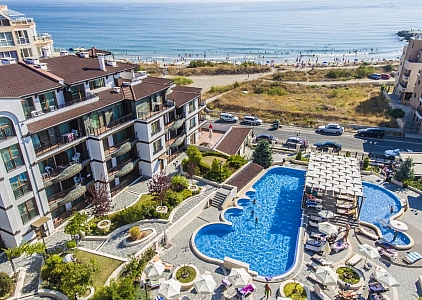 Трехкомнатная квартира на первой линии в Бутик Роуз Гарденс. Photo 1