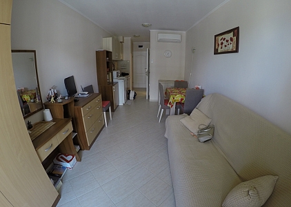 Меблированная студия в курорте Солнечный Берег. Фото 6