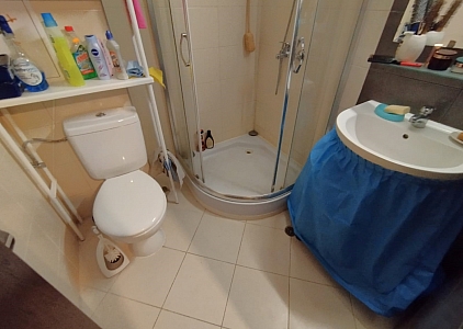 Prostorný byt s velkou terasou v krásném komplexu. Foto 19