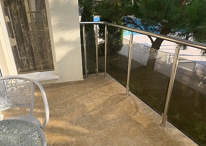 Modernes Haus im Wohnkomplex. Foto 6