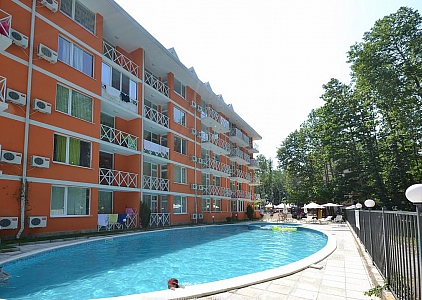 Недорогая трехкомнатная квартира в Солнечном Береге. Фото 1