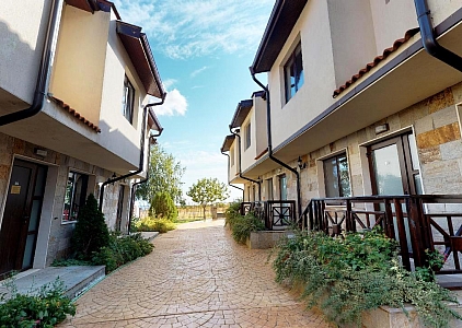 Двухэтажный таунхаус по недорогой цене около Солнечного Берега. Фото 9