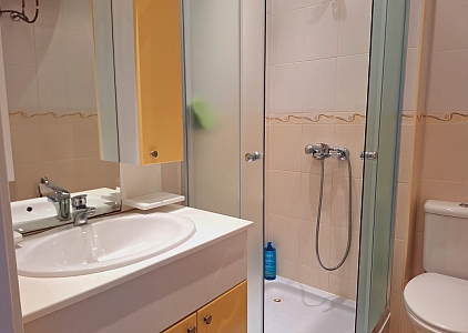 Třípokojový apartmán 10 minut chůze od moře. Foto 10