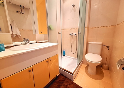 Třípokojový apartmán 10 minut chůze od moře. Foto 9