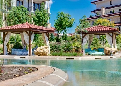 Двухкомнатный апартамент в элитном комплексе «Посейдон» в Несебре. Фото 12