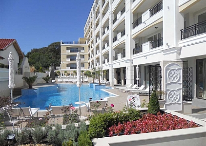 Велика студія у розкішному комплексі на першій лінії. Фото 1