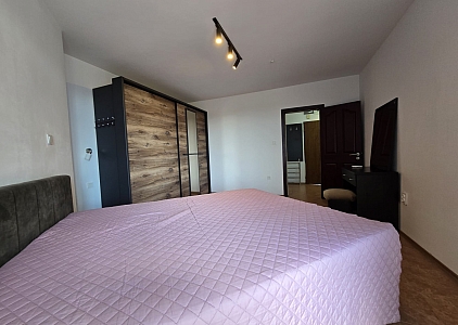 Ausgezeichnete, große Wohnung mit Blick auf den Pool. Foto 16
