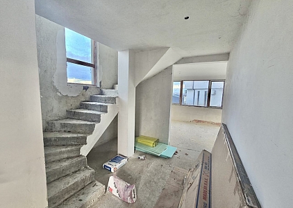 Dvoupatrový dům s bazénem a dvorem. Foto 8 Dvoupatrový dům s bazénem a dvorem. Foto 8