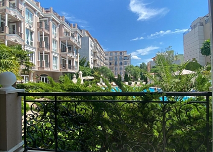 Gut aufgeteiltes Studio mit Blick auf den Pool in einem Premium-SPA-Komplex. Foto 12