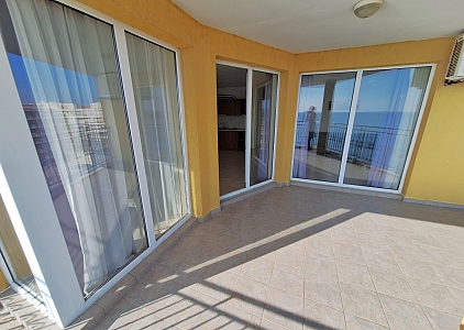 Трикімнатна квартира з шикарним видом на море на першій лінії. Фото 14