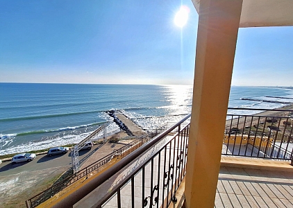 Квартира с панорамным видом на море на первой линии. Фото 10