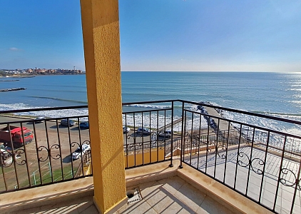 Квартира с панорамным видом на море на первой линии. Фото 8