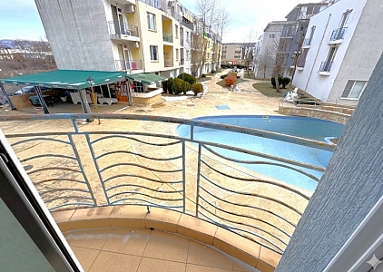 Apartament z widokiem na basen w kompleksie mieszkalnym. Zdjęcie 3