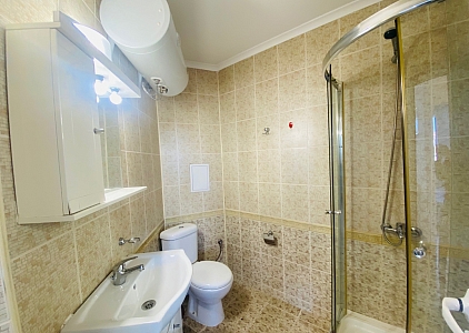 Pěkný byt na klidném místě v první linii . Foto 6