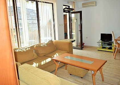 Просторная квартира с двумя ванными и личным двориком!. Фото 3